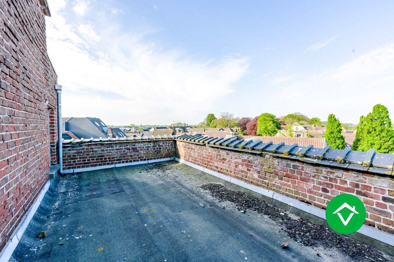 Ruim triplex appartement met 5 slaapkamers, in het centrum van Torhout 