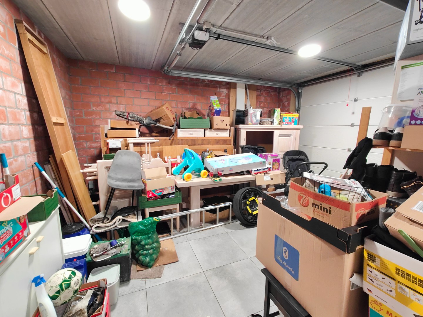 Recent appartement op het 1e verdiep met ruim terras en garage 