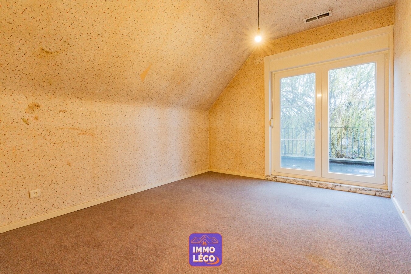 3 façades dans un clos résidentiel avec garage, parking et jardin ! 