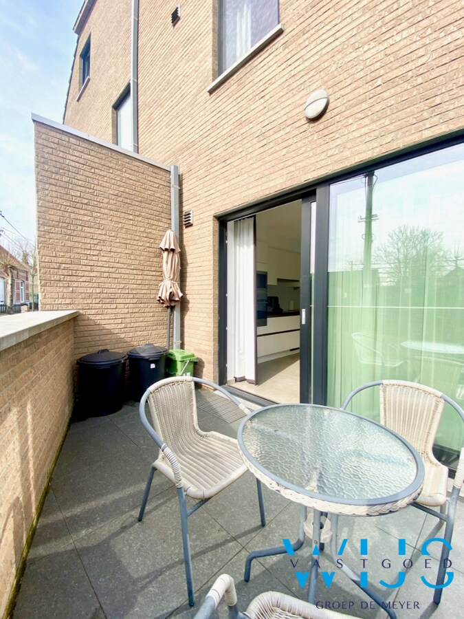 Energiezuinig GELIJKVLOERS appartement in hartje Kluizen ! 