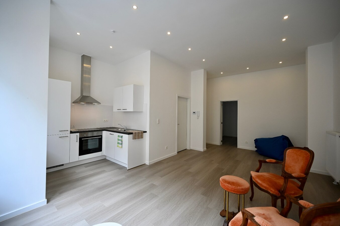 KNAP GERENOVEERD APPARTEMENT OP TOPLIGGING 