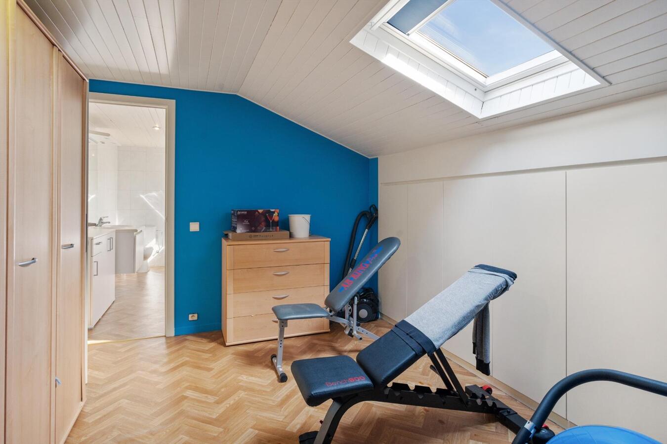 Vrijstaande woning met verwarmd zwembad op ruim perceel van 1813 m² 