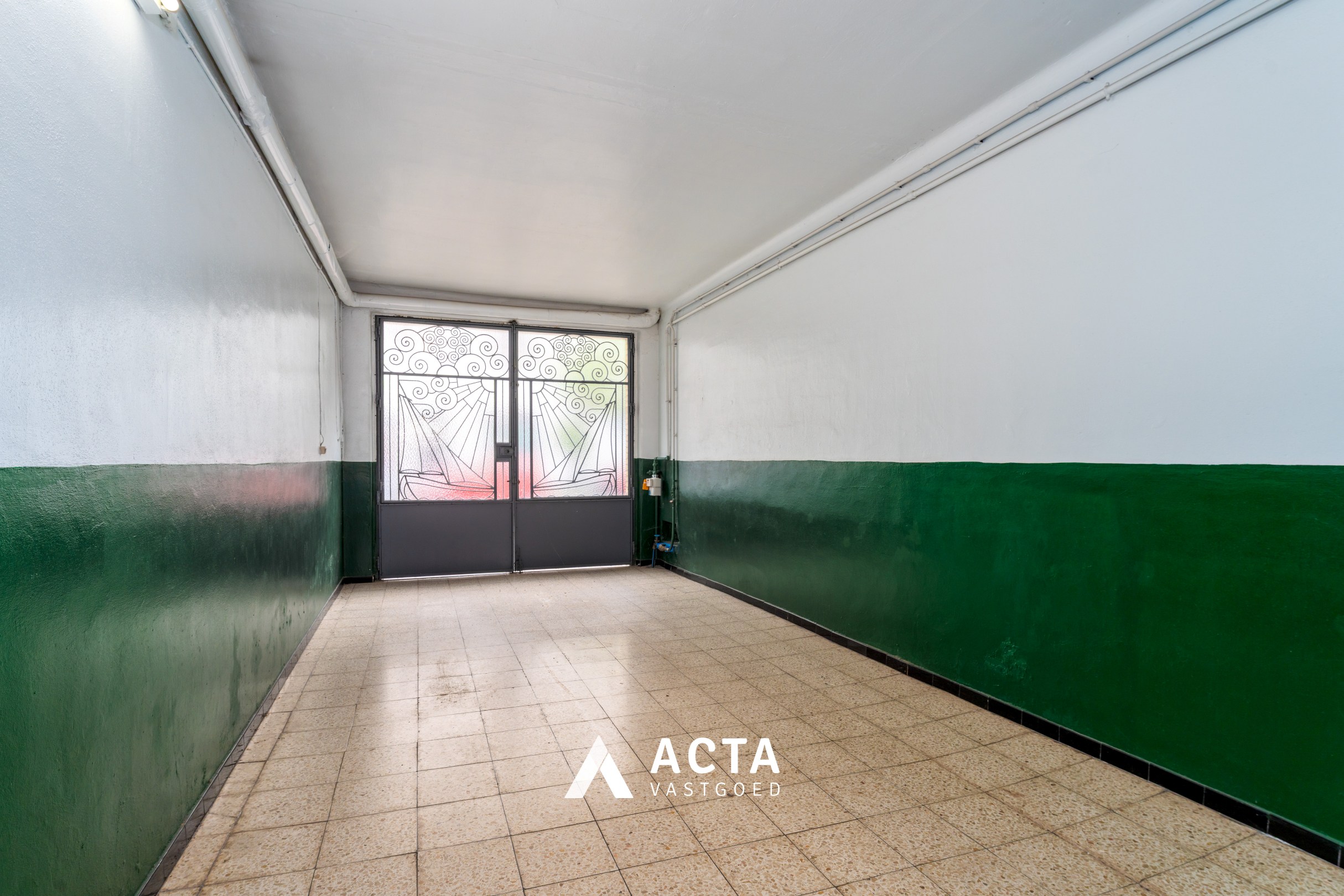 Ruime woning met 5 slaapkamers, garage en zonnige tuin 