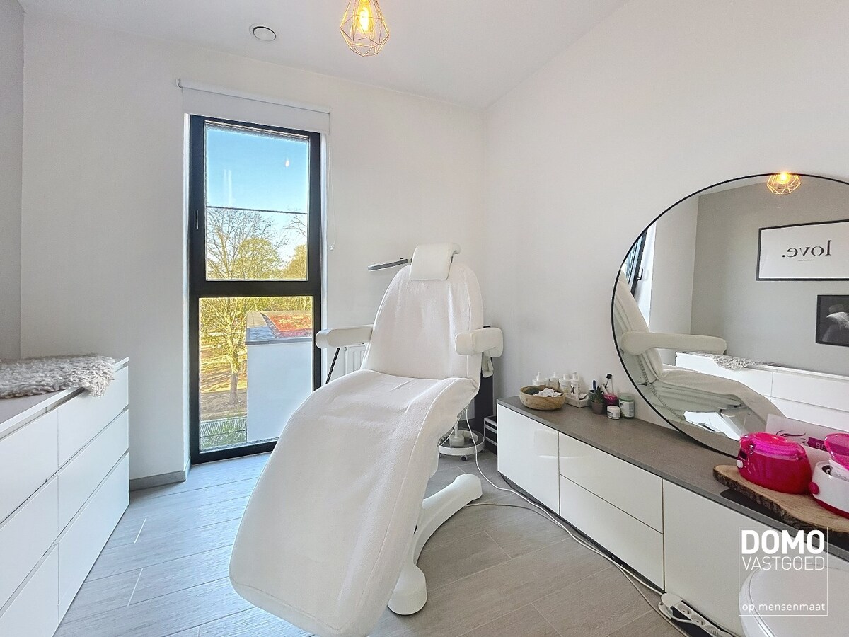 INSTAPKLAAR TWEE SLAAPKAMER APPARTEMENT MET TERRAS RUSTIG GELEGEN TE BOEKT (HEUSDEN-ZOLDER) 