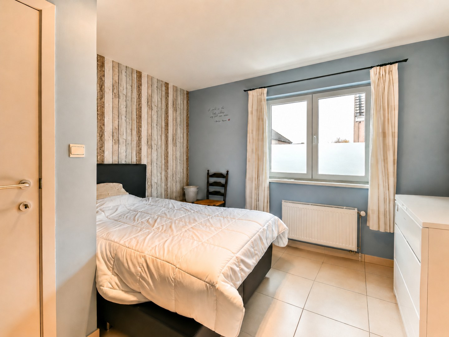 Instapklaar appartement met twee slaapkamers en ruim zonneterras van 23m² op rustige ligging te Gistel 