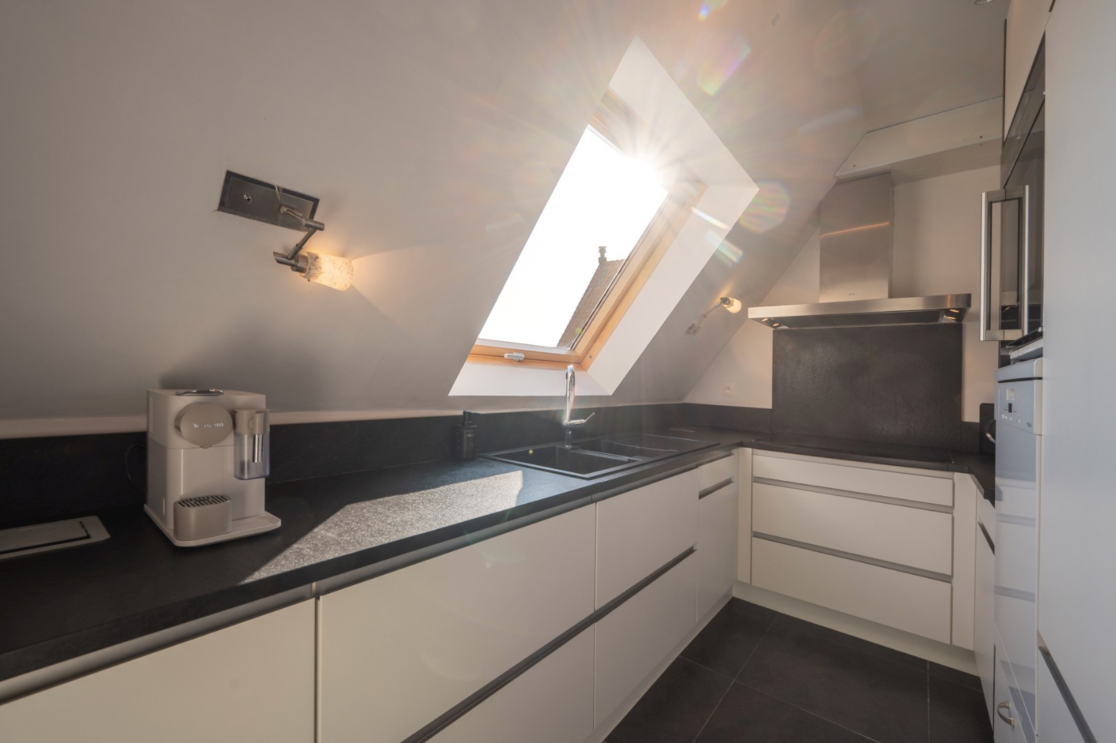 Absoluut instapklare en recent gebouwde duplex met zonneterrassen 