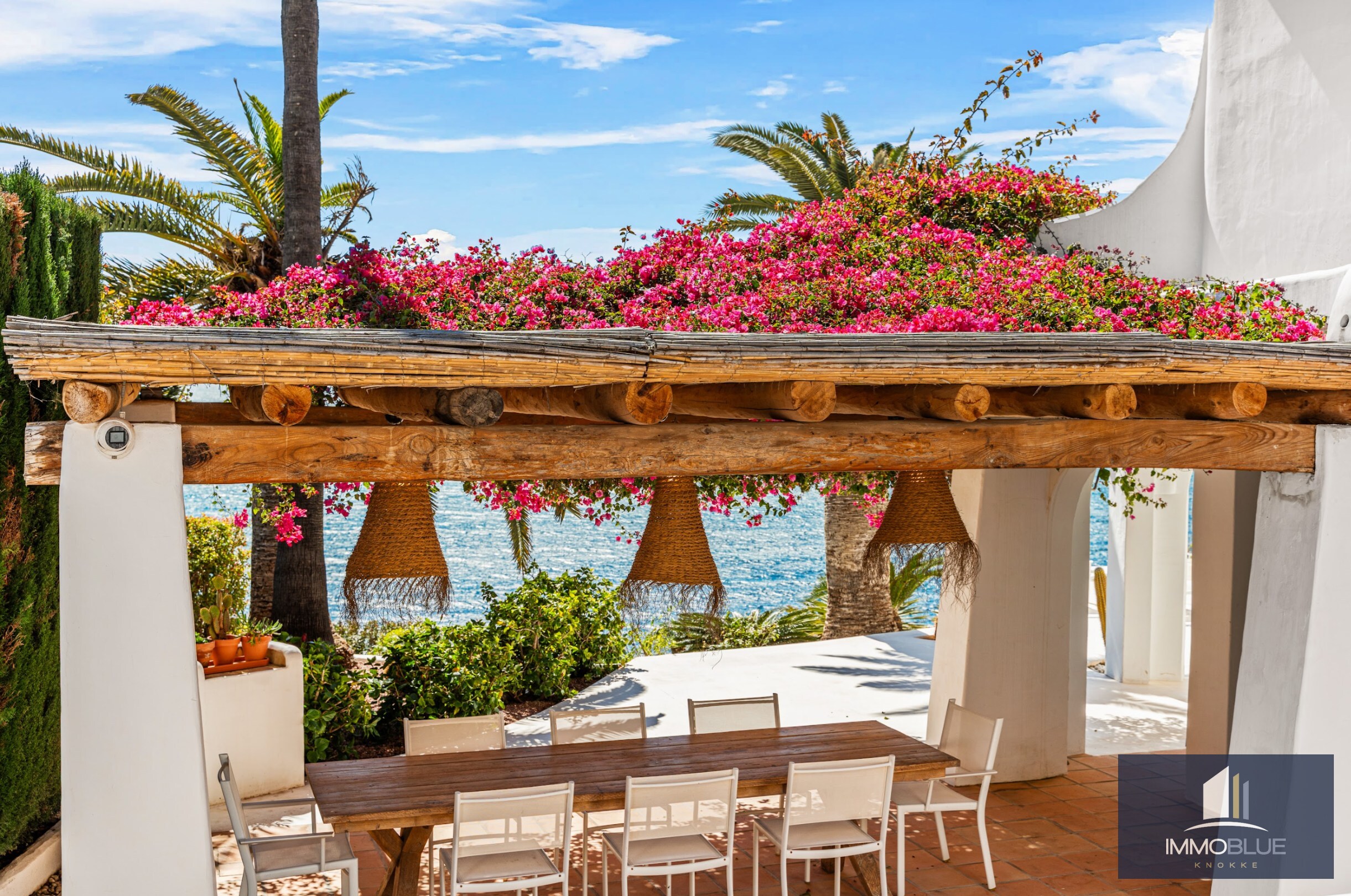 Villa méditerranéenne moderne avec vue mer spectaculaire 