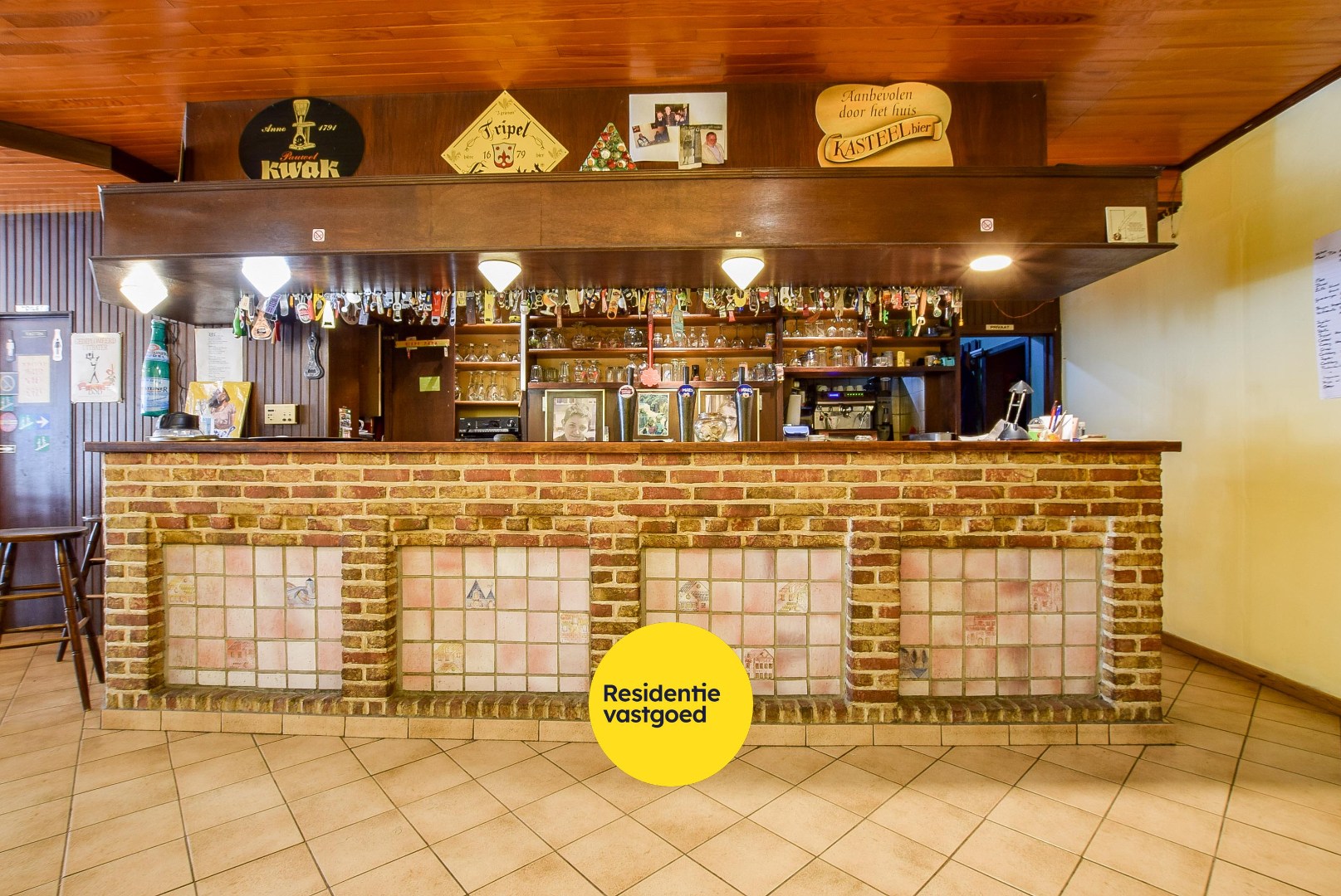 Ruim gelijkvloers appartement met ingerichte horecazaak en woonappartement, ideaal gelegen in het bruisende Nieuwpoort-Bad. 