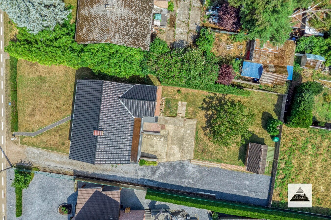 Instapklare woning voor gelijkvloers wonen. 3 slaapkamers, kelder met garage. 