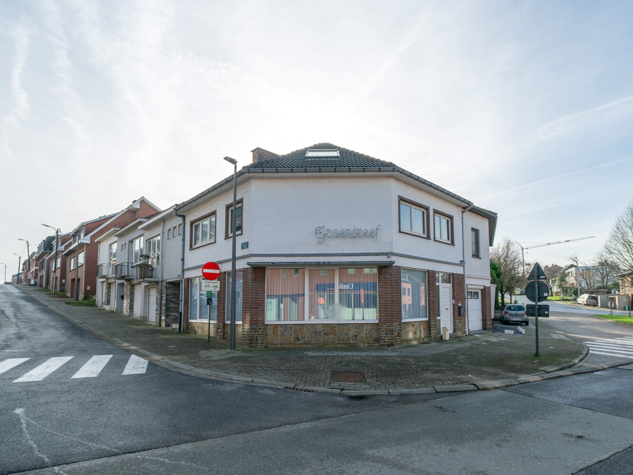 Veelzijdig hoekpand in het centrum van Schepdaal 