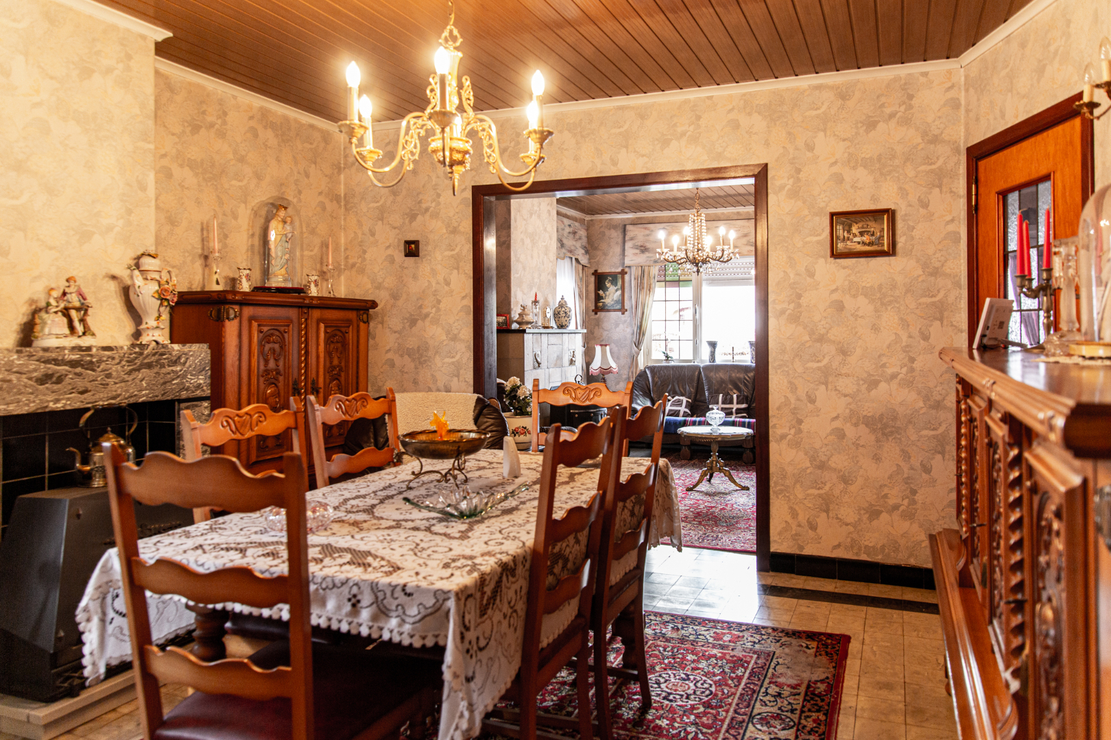 Op te frissen HoB met 3 slpks, rustig gelegen te Adegem 