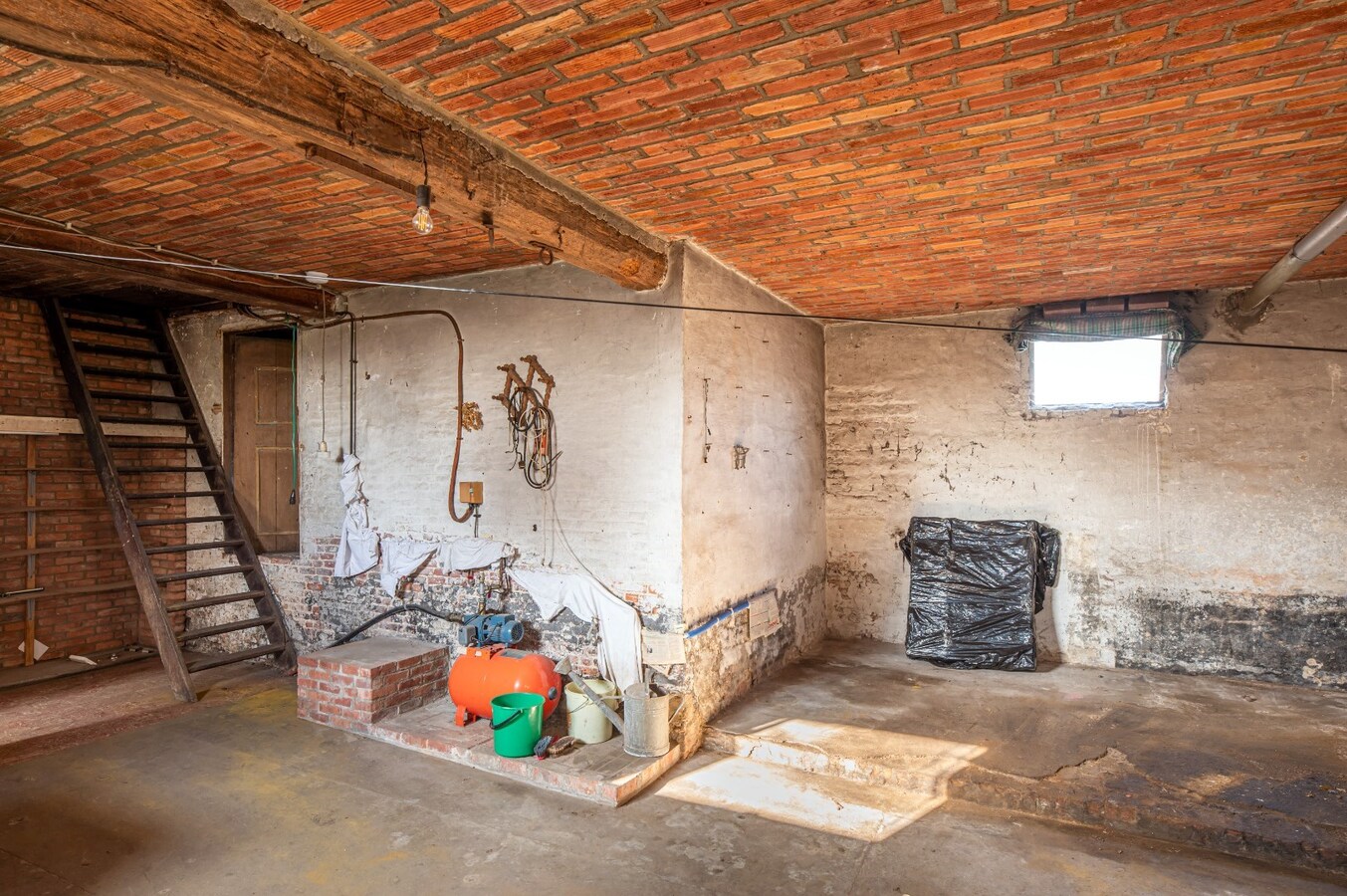 Authentieke hoeve met bijgebouw op 52 a 84 ca 