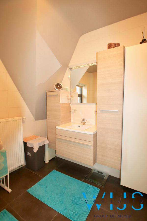 Instapklaar éénslaapkamer appartement MET staanplaats te Evergem/Rieme ! 