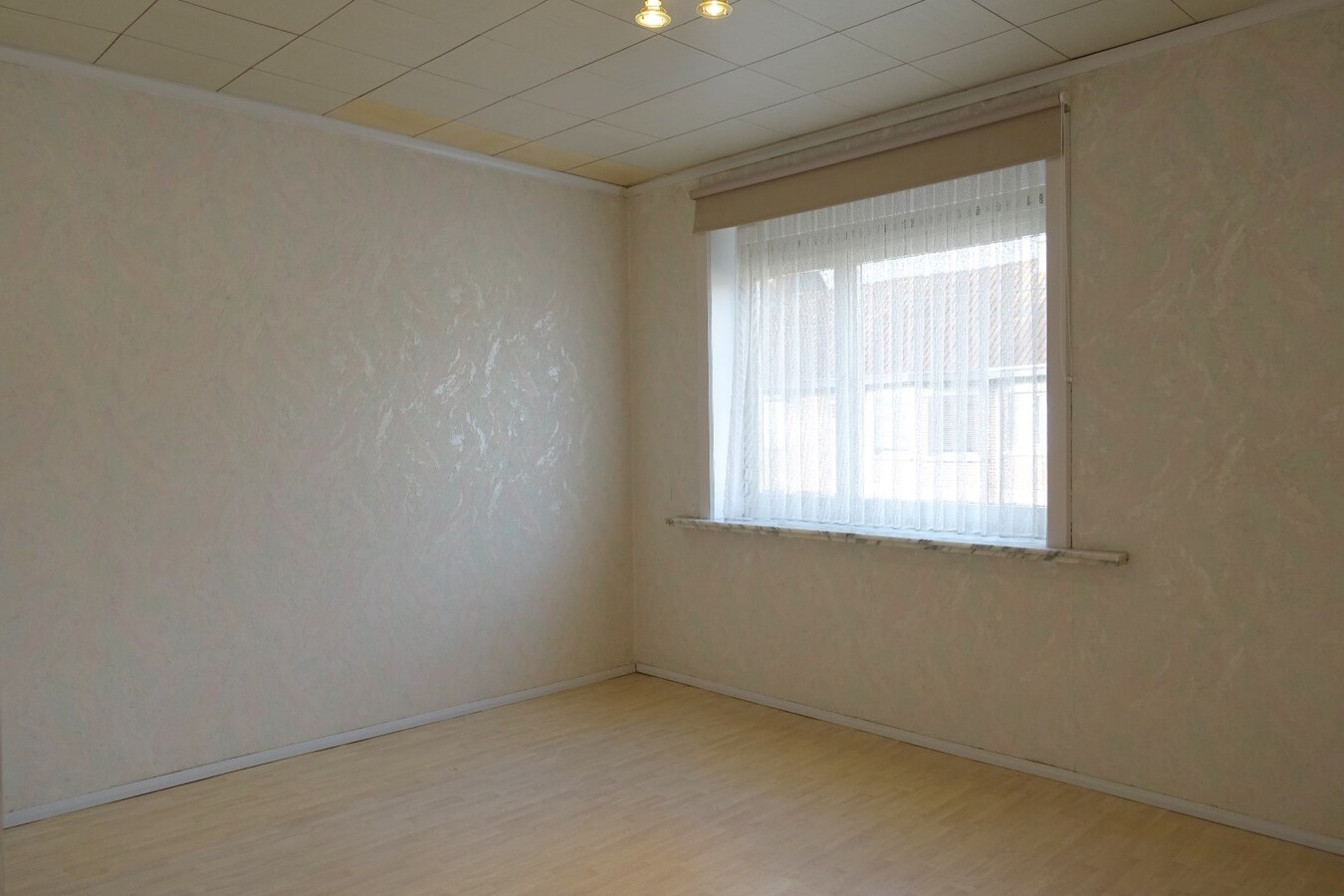 Rustig gelegen instapklare rijwoning met nabij gelegen garagebox 