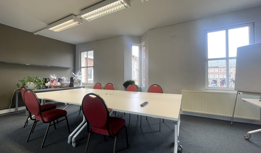 Handelspand te huur in het commercieel centrum van Schoten