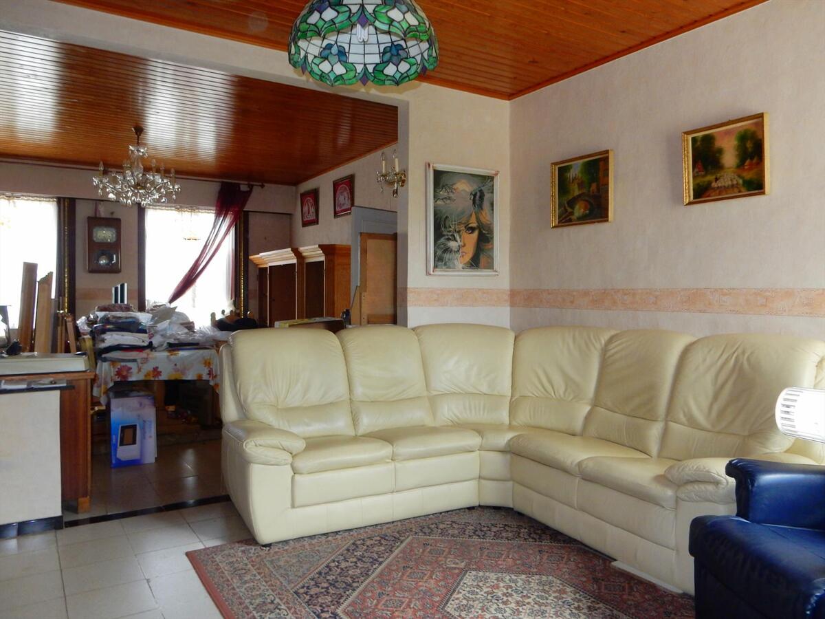 Te renoveren woning met veel mogelijkheden 