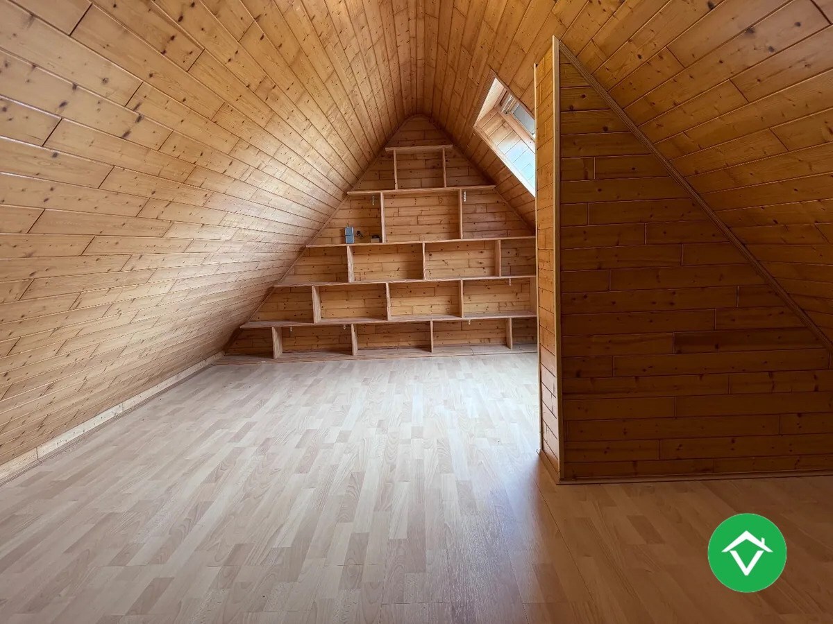 Alleenstaande woning met 4 slaapkamers en garage te Kortemark 