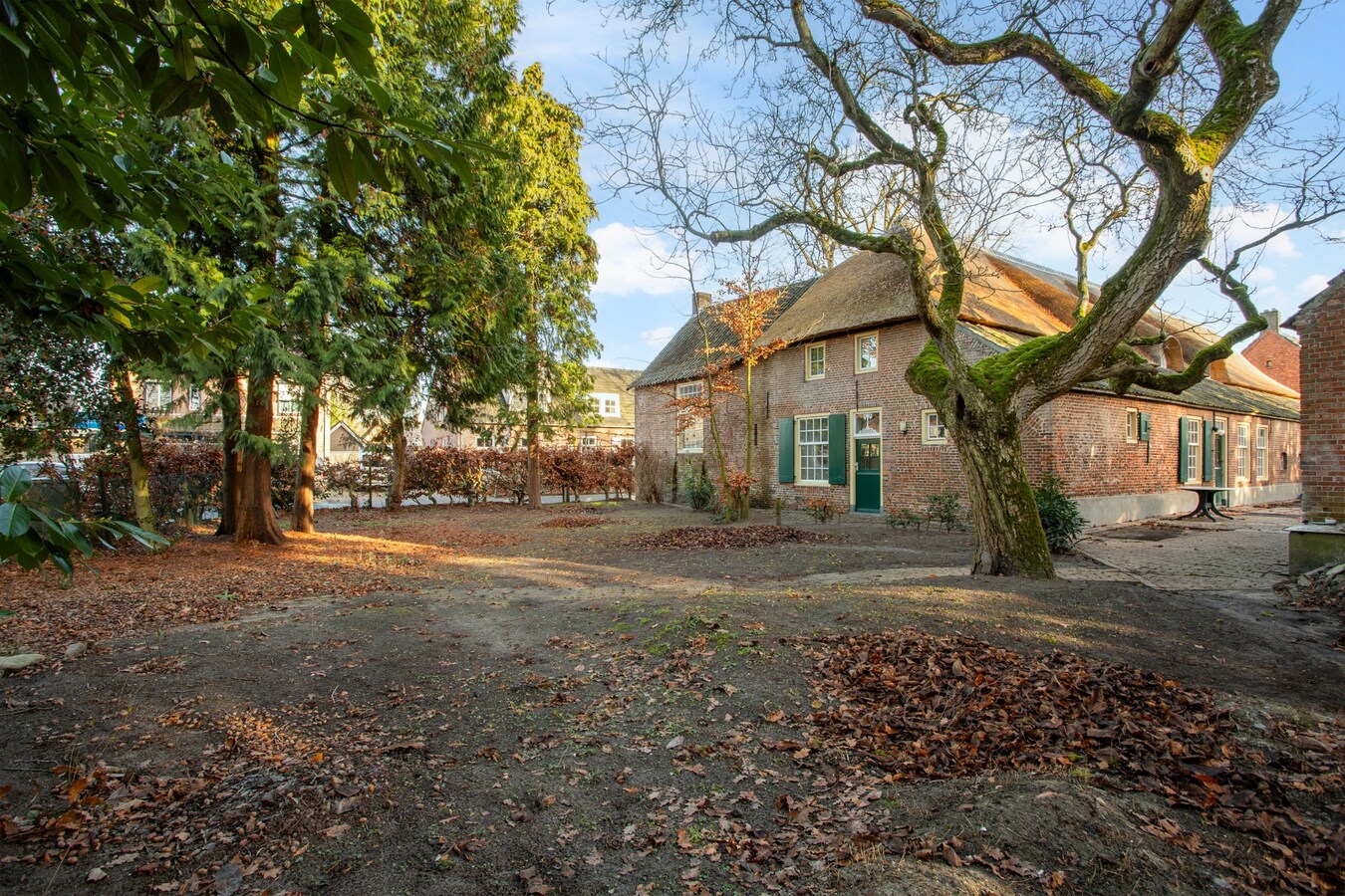 Imposante herenboerderij gelegen in het hart van Hoogeloon. 