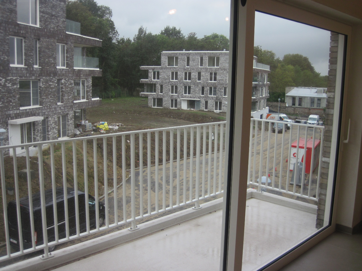 Groen wonen in de Weverij.    2-slp-appartement met een autostaanplaats. 