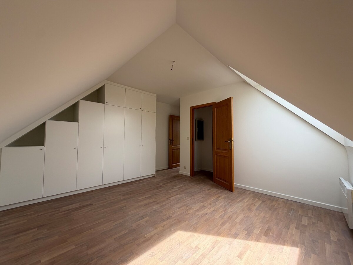 Ruim appartement met 2 terrassen nabij de Schelde. 