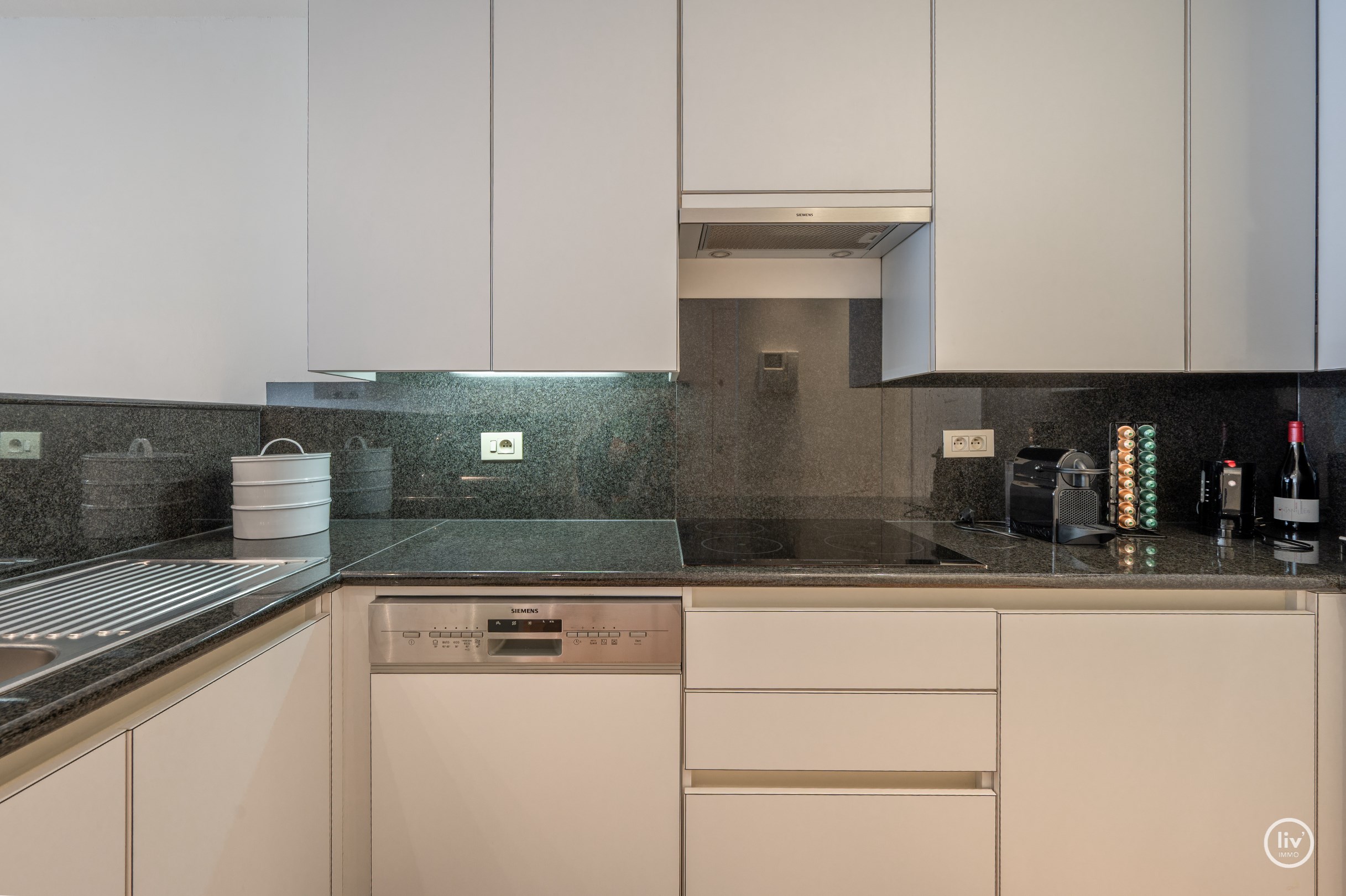 Bel appartement avec une grande terrasse ensoleillée situé dans une rue calme de l'avenue Dumortier. 