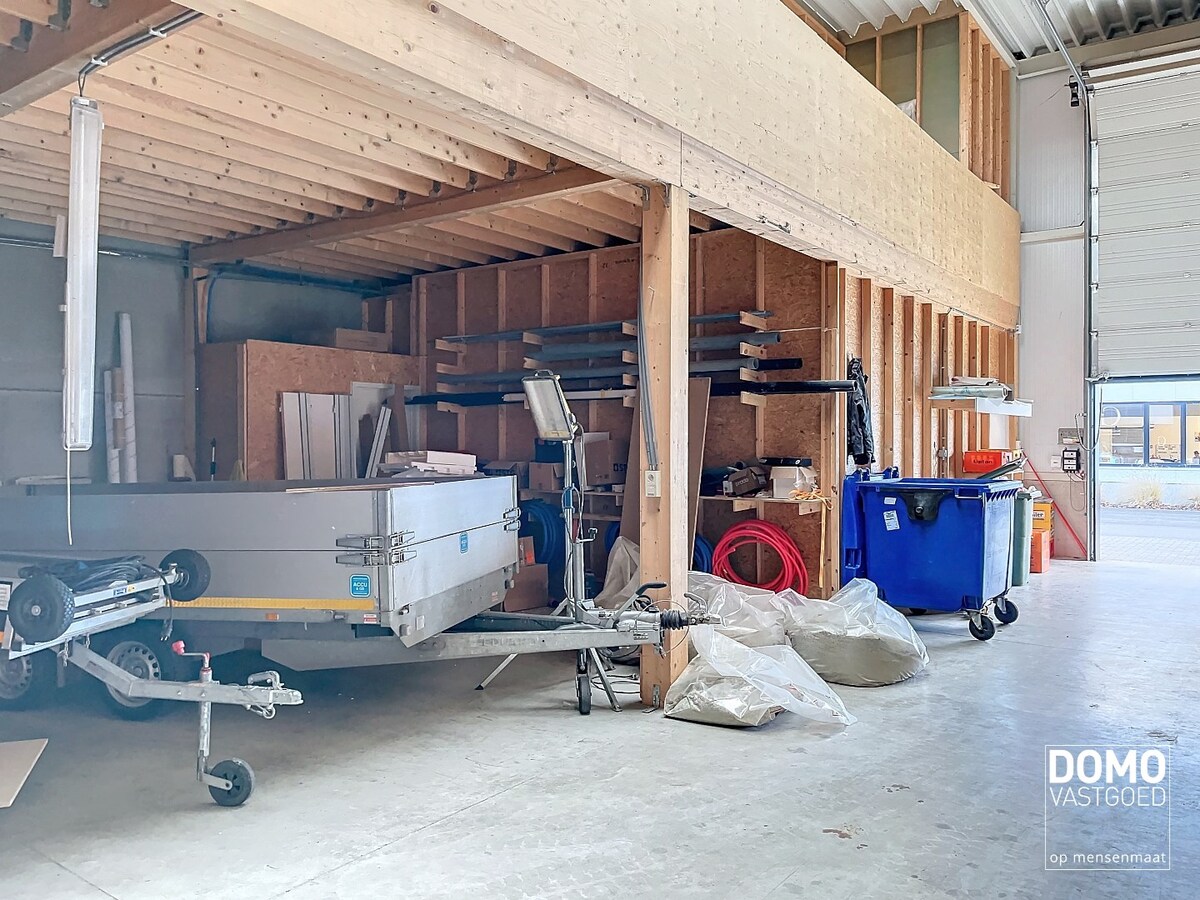 CENTRAAL GELEGEN LOODS TE BERBROEK MET OPSLAG- EN KANTOORRUIMTE 