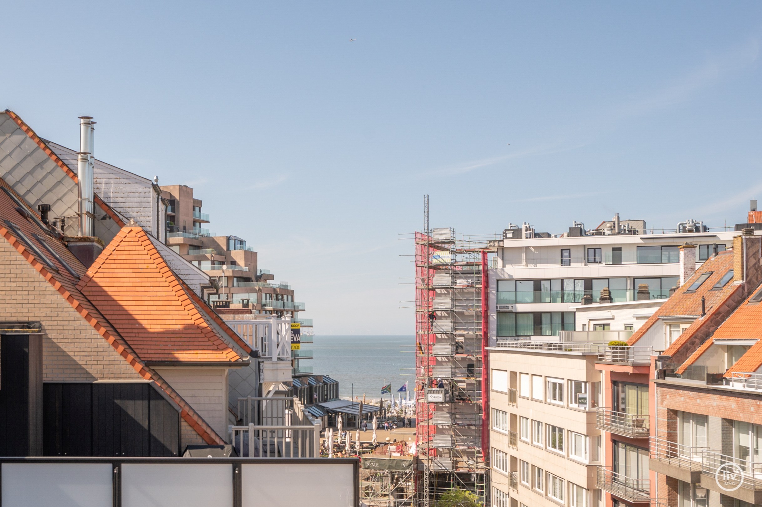 Spacieux duplex avec 3 chambres dans un emplacement de premier choix sur la Van Bunnenvaan à Knokke. 