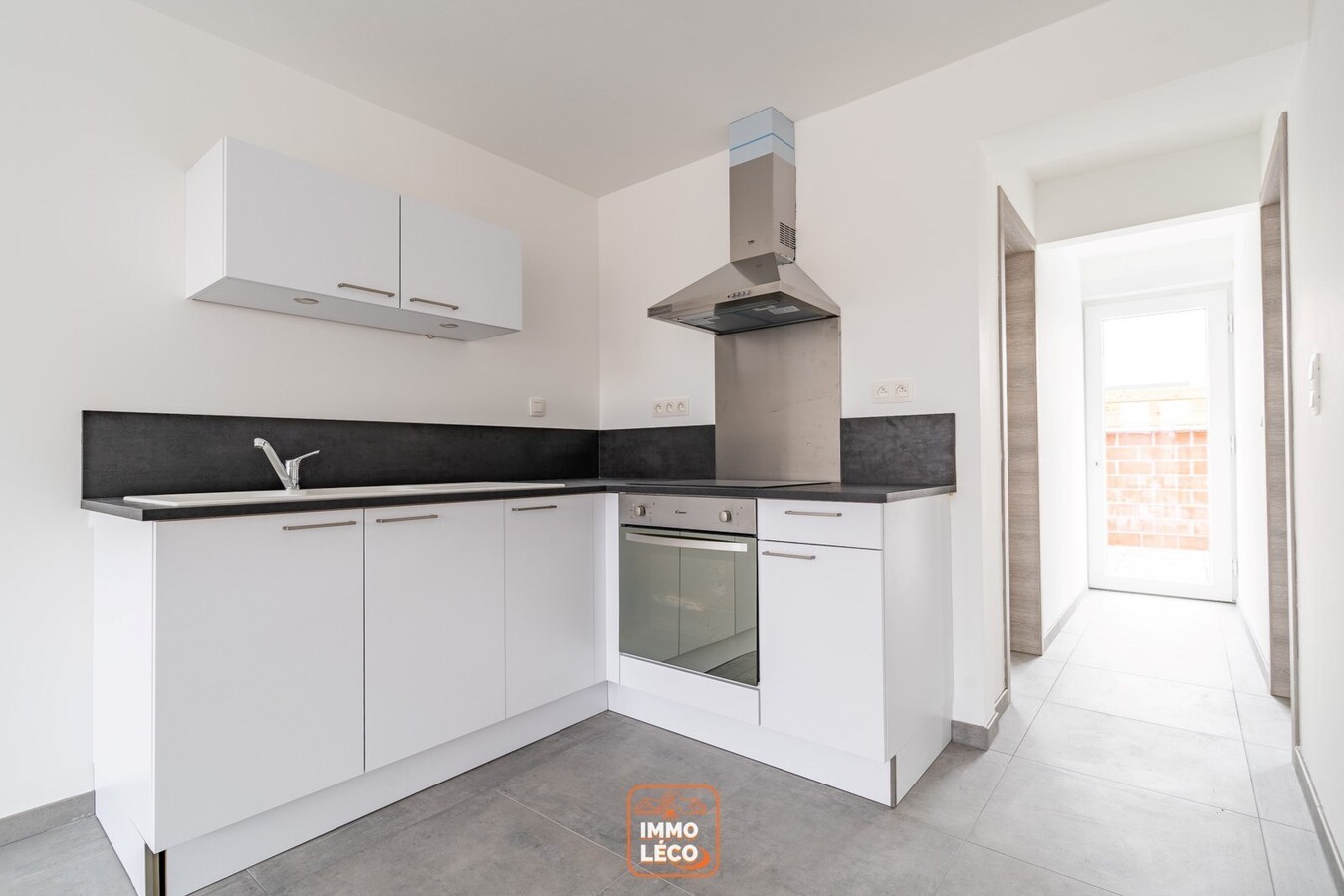 Appartement rénové 1 chambre et grande terrasse, dans une rue calme, COUP DE COEUR ! 