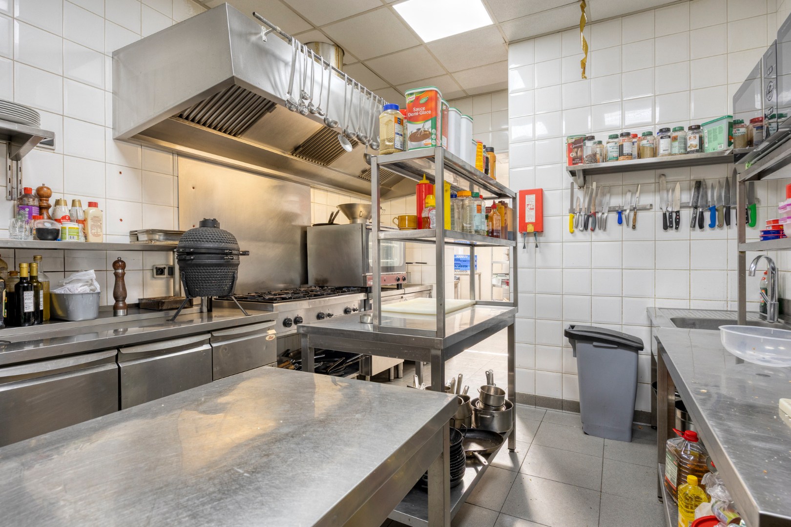 Handelshuis met horecazaak, 2 appartementen en luxueuze loft op toplocatie in Leopoldsburg 