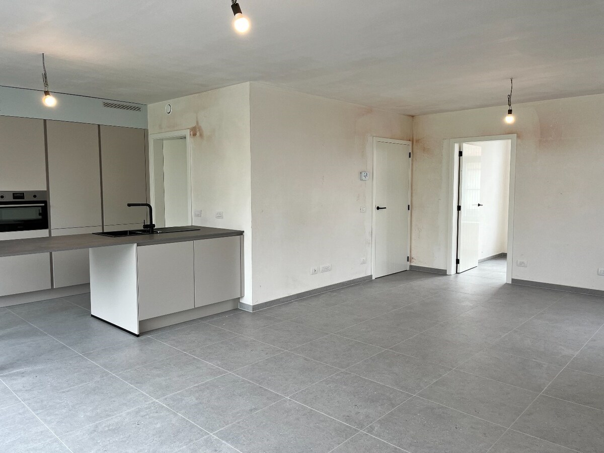 Instapklare nieuwbouwwoning met carport te Langemark 