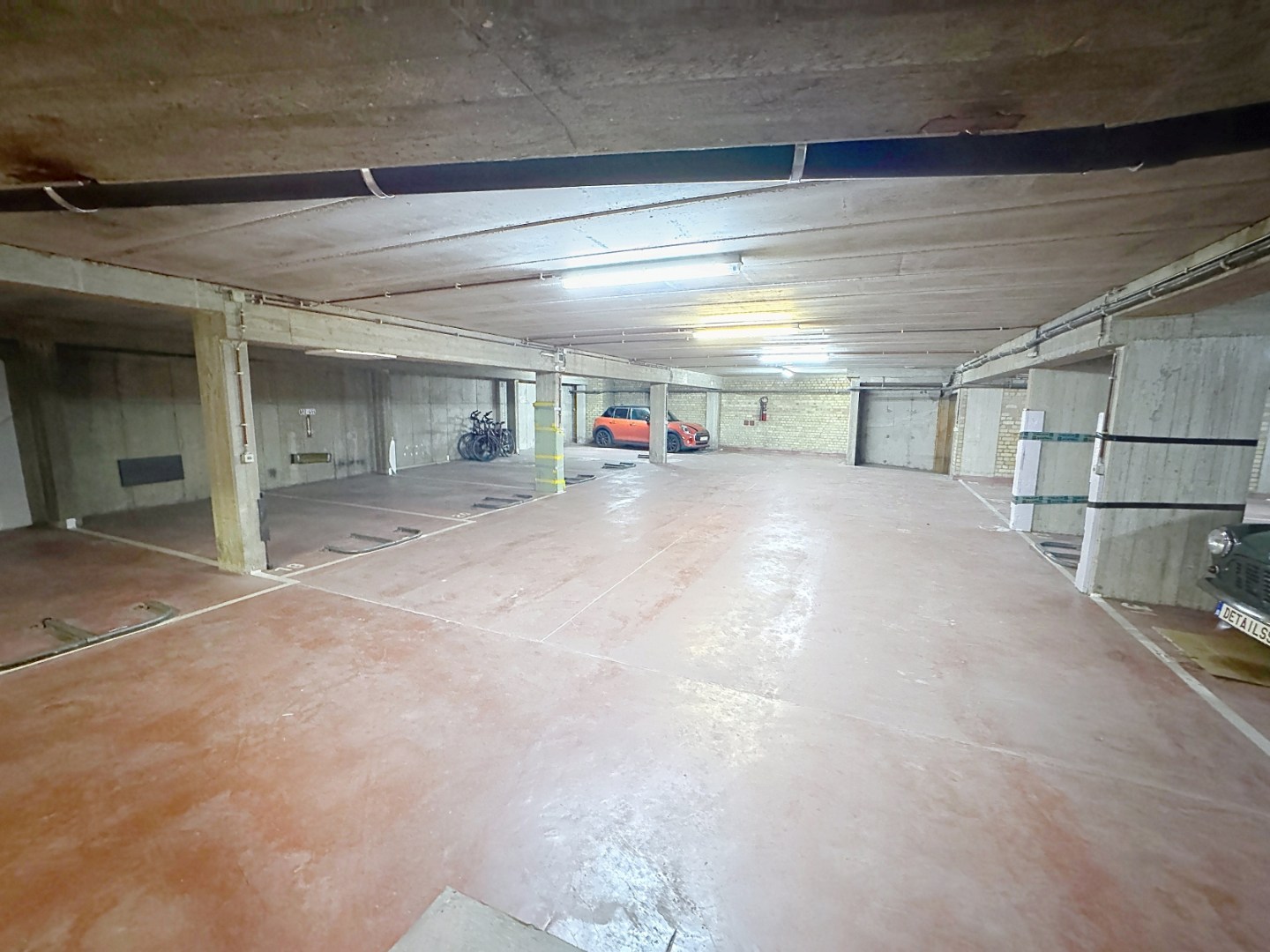 Centraal gelegen autostandplaats 