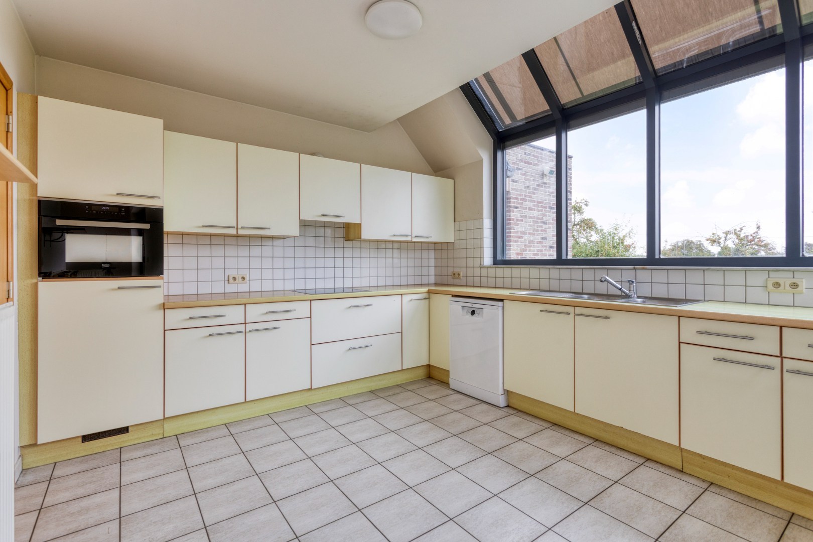 Open bebouwing met 3 slaapkamers, garage en tuin in Haasrode!  – EPC 241 kWh/m² – bewoonbare opp. 201m² 