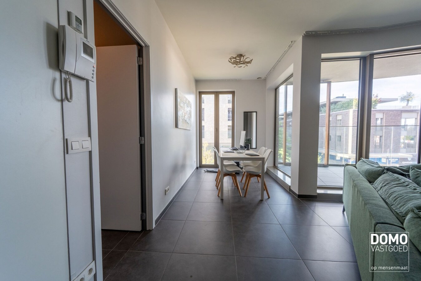 APPARTEMENT MET PRACHTIG TERRAS, 2 SLAAPKAMERS EN AUTOSTANDPLAATS TE KOOP AAN QUARTIER BLUE, HASSELT 