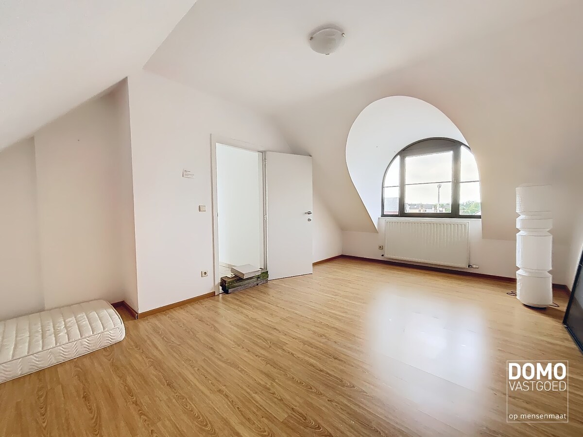 DUPLEX APPARTEMENT MET 2 SLAAPKAMERS EN 2 GARAGES TE DIEPENBEEK 