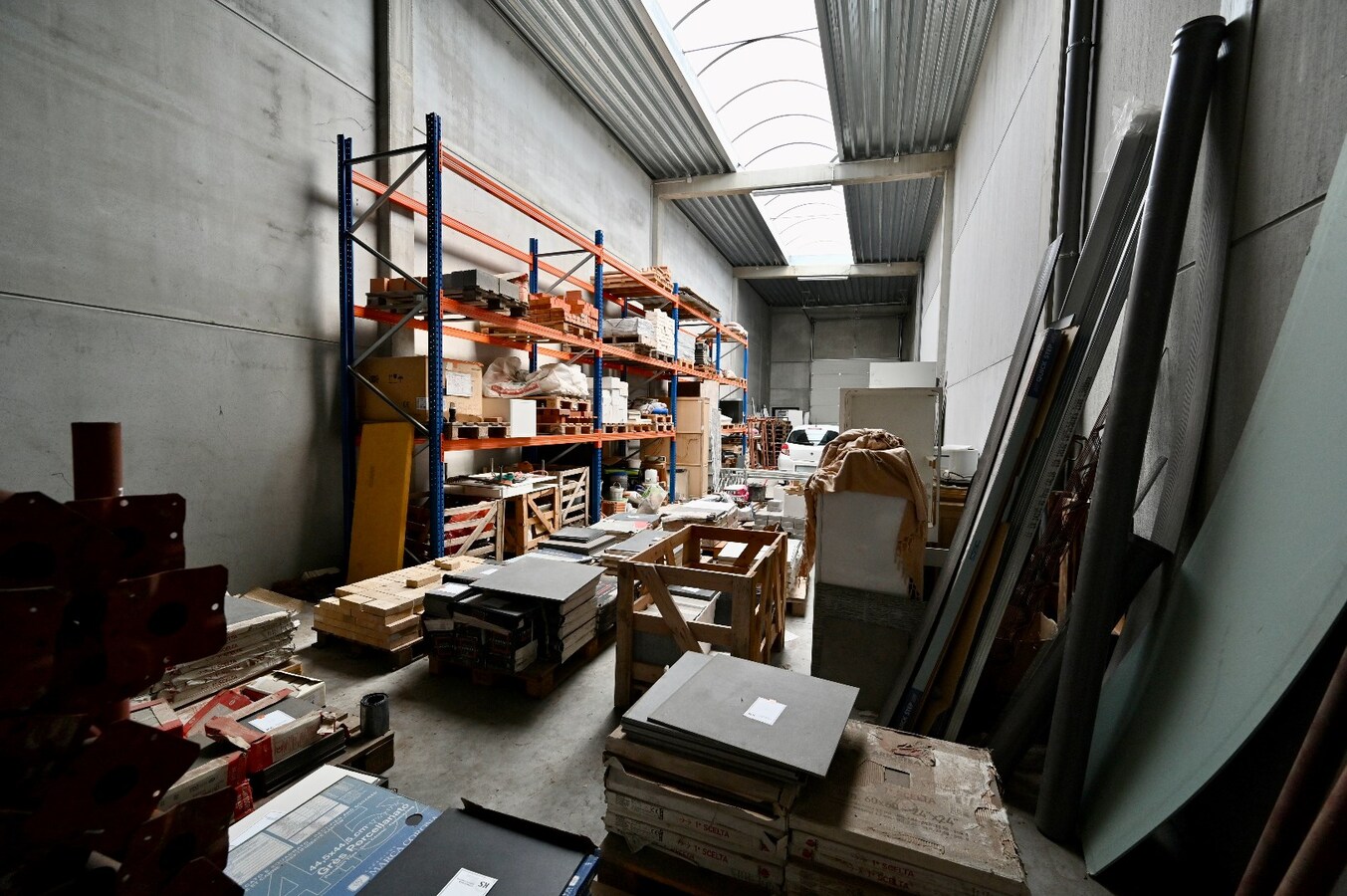 RECENTE RUIME LOODS OP CENTRALE LIGGING TE BREDENE 