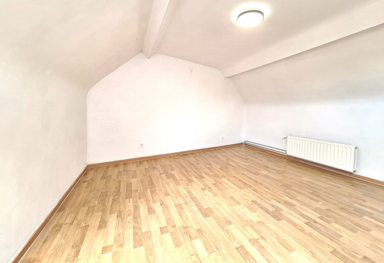 Instapklare woning te Harelbeke met 3 slaapkamers nabij het centrum ! 