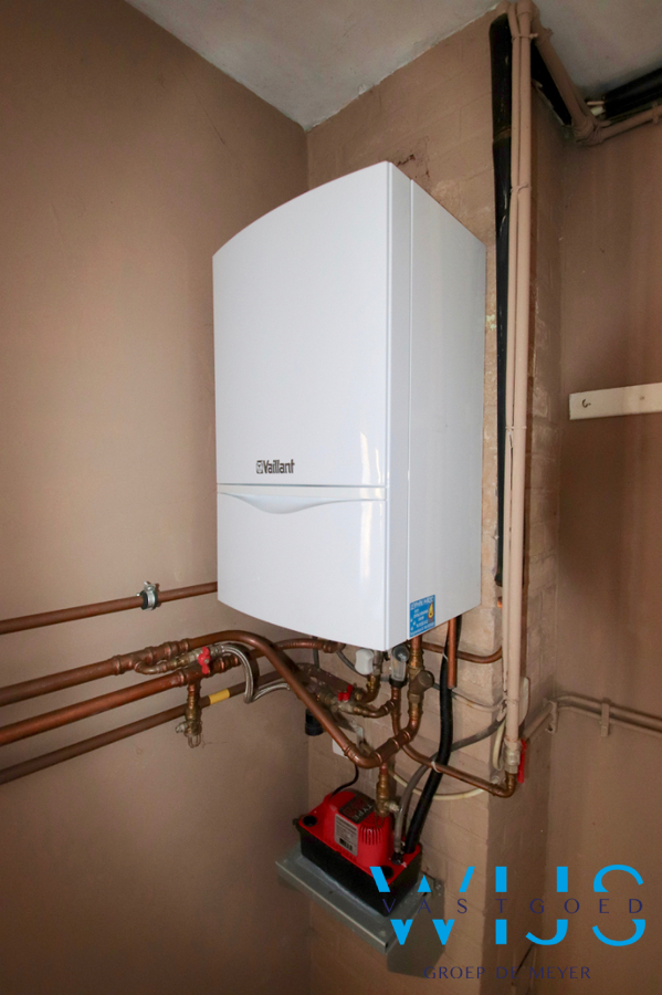 Stevige ruime gezinswoning op een prachtig perceel te KLUIZEN ! 