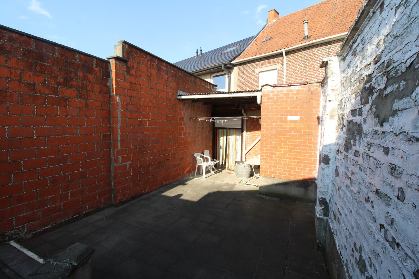 Woning met 2 slaapkamers, tuin en garage te Roeselare 