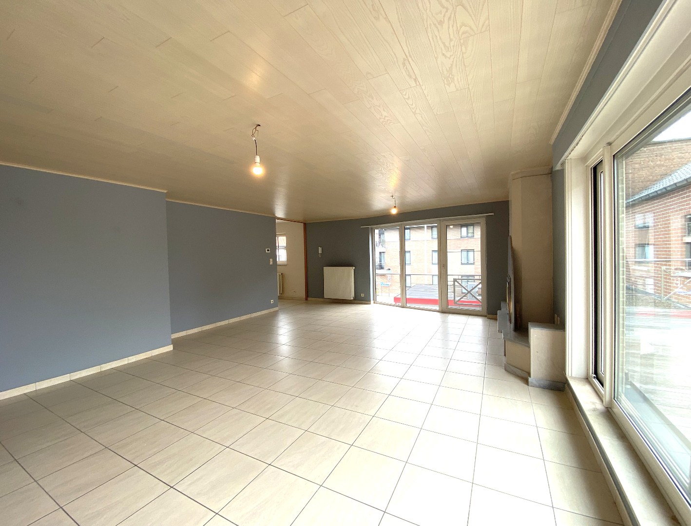 Instapklaar en ruim appartement met zonnig terras in hartje Wakken! 