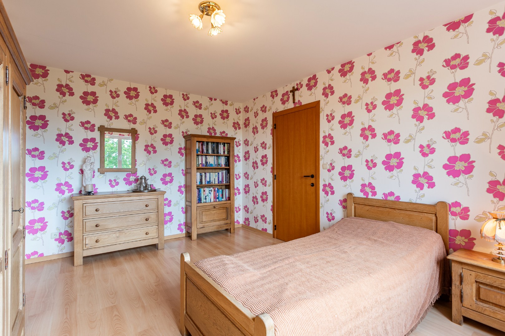 Verzorgde 3-gevelwoning met 3 slpk en tuin te Halle 