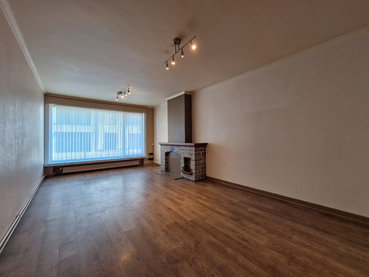 Charmant gelijkvloers appartement met stadskoer in hartje Heist 