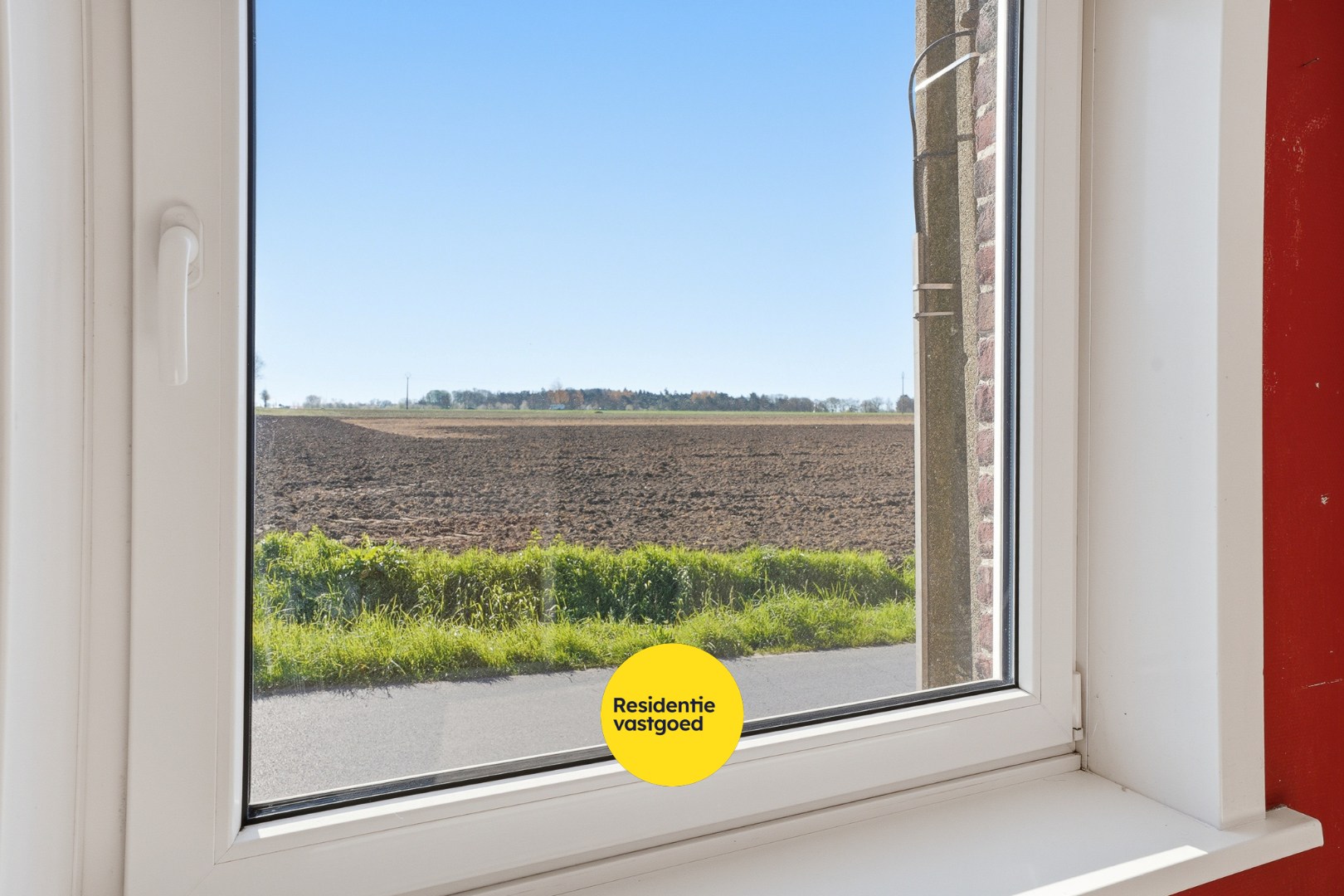 Te renoveren hoekwoning met 3 slaapkamers, tuin en centrale ligging in Ichtegem 