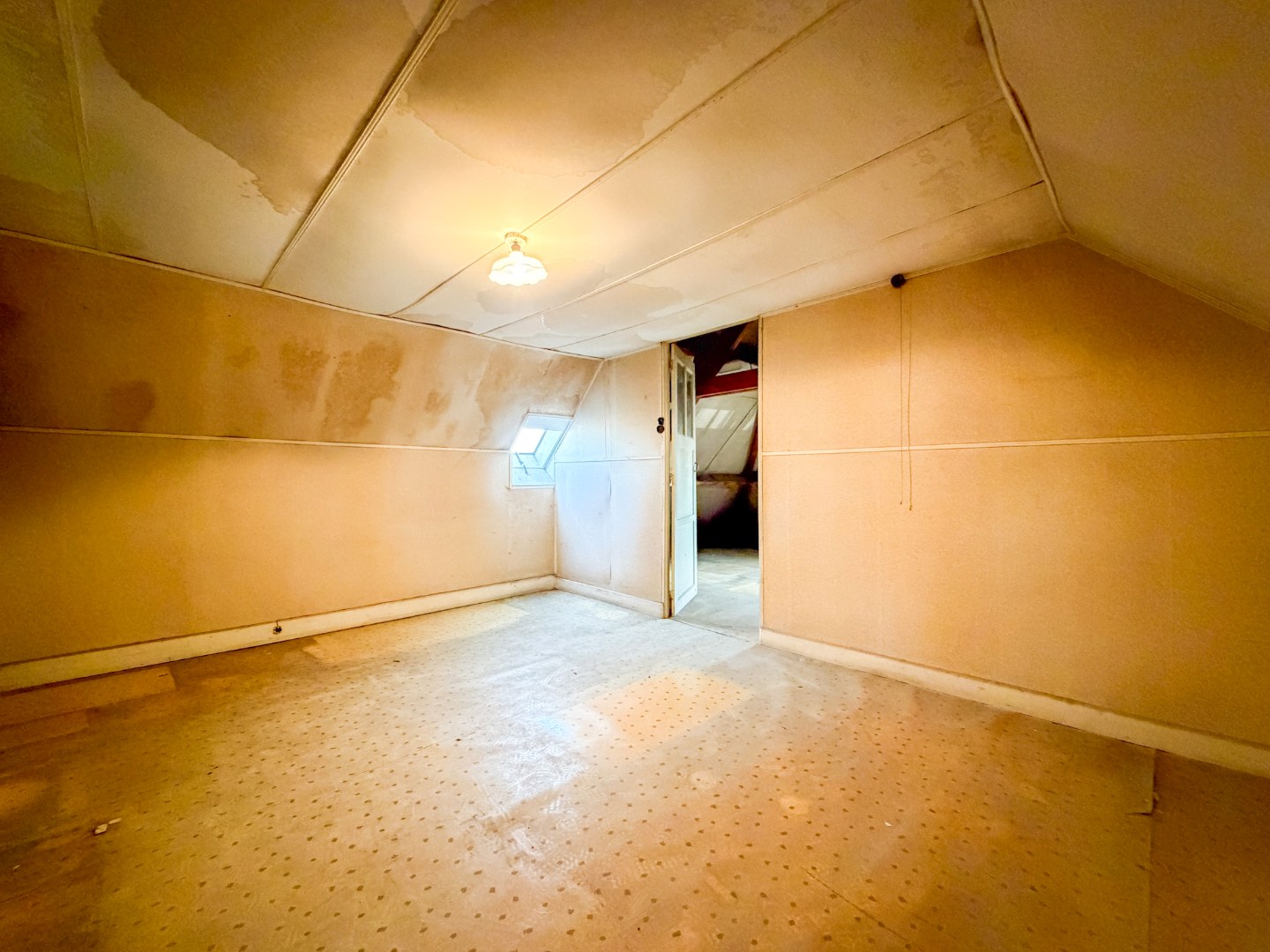 Te renoveren gezinswoning (433 m²), 3 slpk, garage en tuin, Torhout 