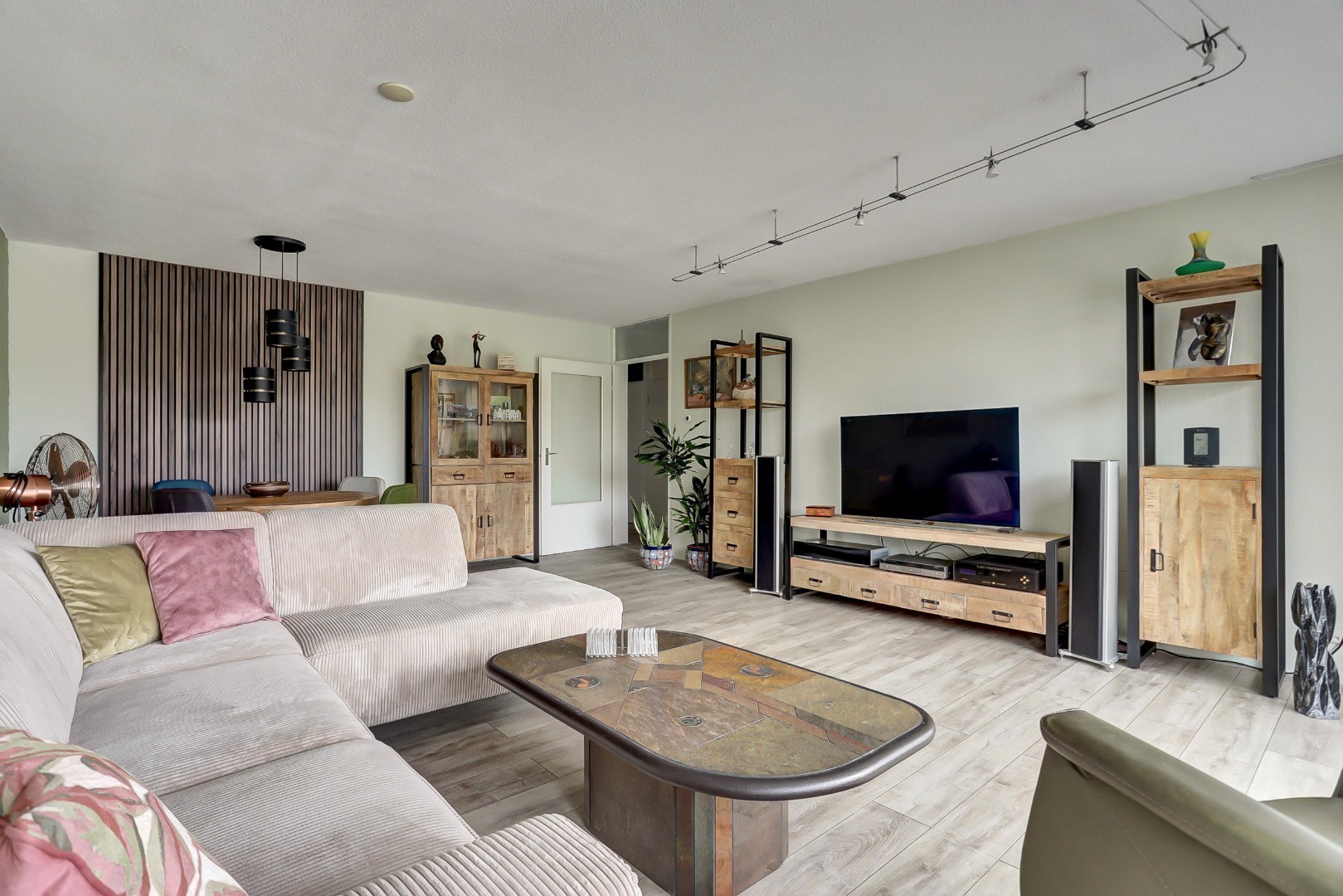 Op een fantastische locatie gelegen 3-kamer woning op de 2e etage met uitzicht op "de Vijver" van Prinsenland. 