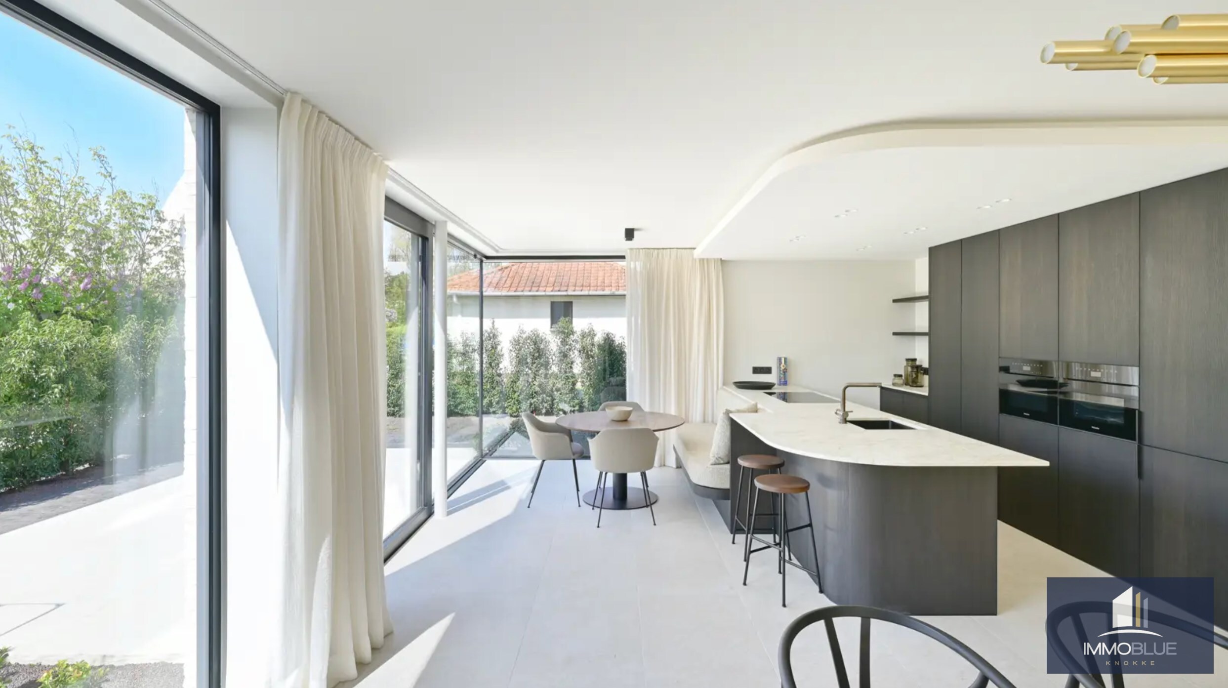 Nieuwbouw koppelvilla dichtbij het centrum van Knokke en op wandelafstand van het strand. 