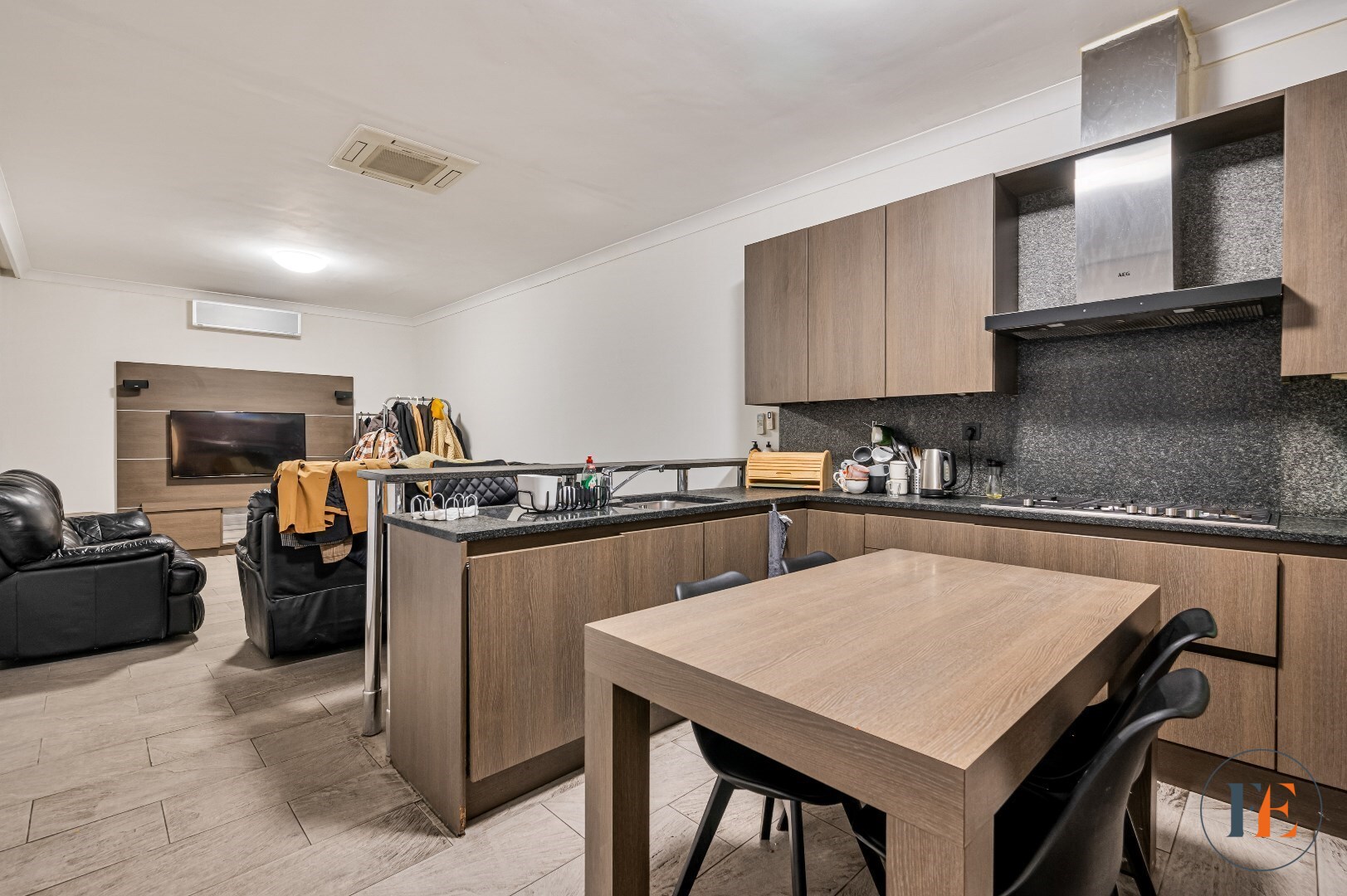 Handelspand met garage op toplocatie (Huurkoop mogelijk) 