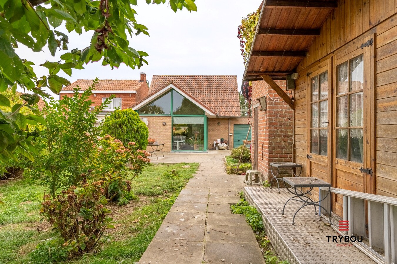 Open woning op ruim perceel in Jonkershove 