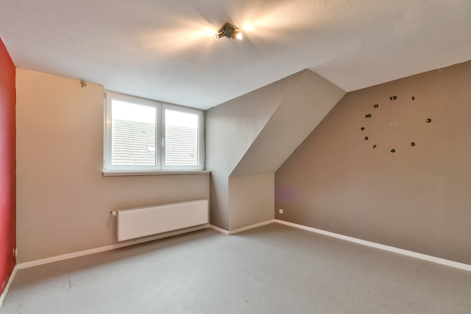 Ruime woning met handelsgedeelte op gunstige ligging in centrum! 