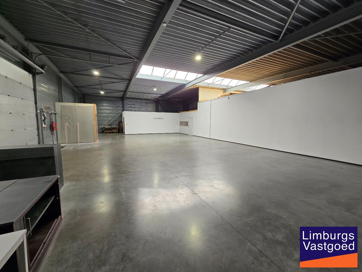 Bedrijfsgebouw - groot 831m² - centraal gelegen op het industrieterrein 