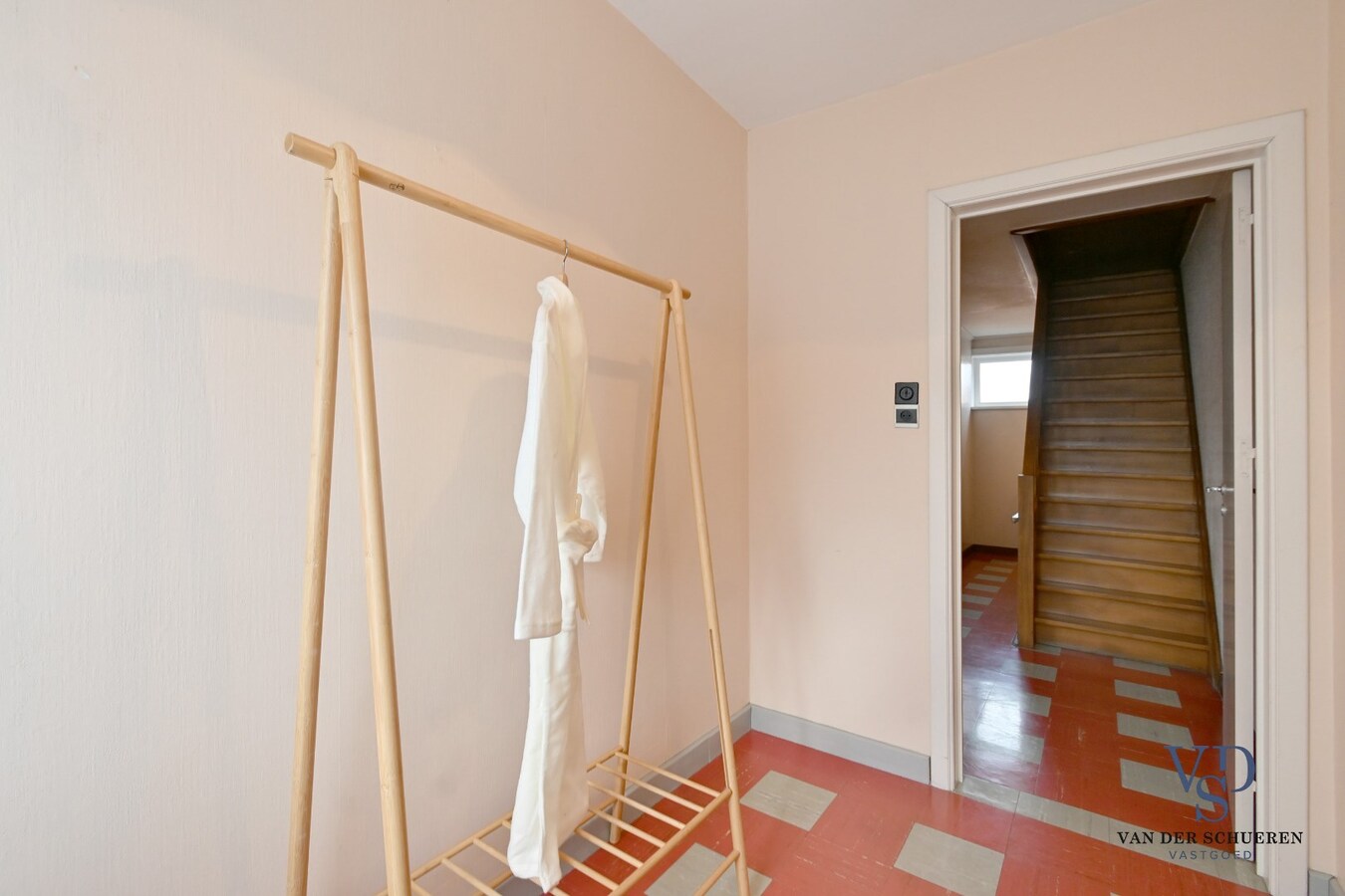 Half Open gezinswoning met potentieel 